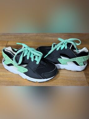 Nike Huarache Run GS Black Mint Green Sneakers Youth Size 11C Toddler Shoes